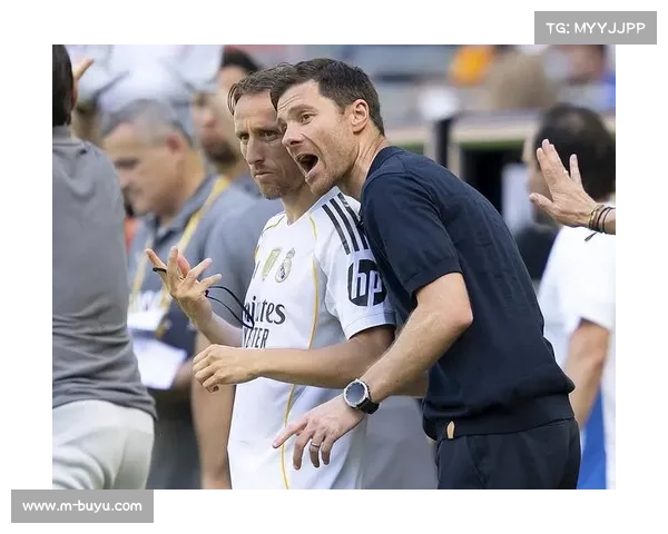 阿隆索西班牙主场作战，观众热烈支持老将